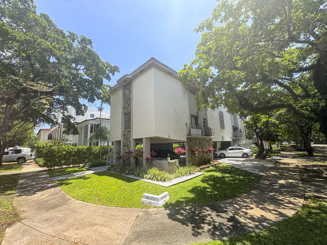 646 Malaga Ave  photo 2